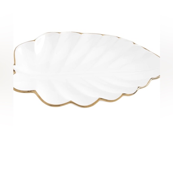 ❄️ Talia and Tagus Dish - Talia Gold Trim Ceramic Leaf 10” - Picture 2 of 5